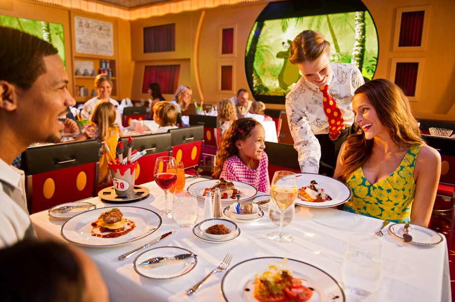 Family dinning inside a Disney Cruise