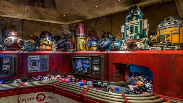 Details about   NEW STAR WARS DISNEY PARKS 2020 DROID FACTORY GALAXY'S EDGE DROID DEPOT 4-LOM 