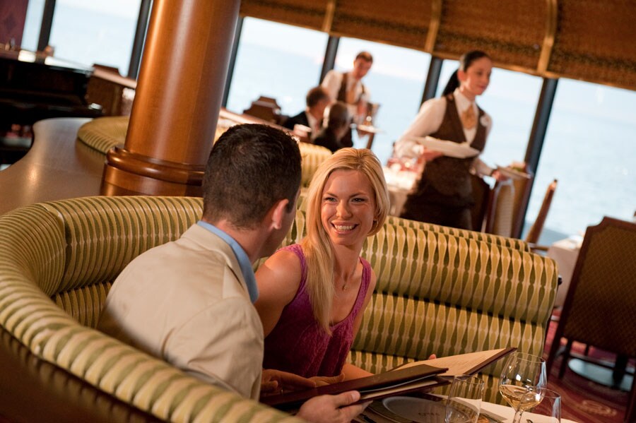Couple dines at Palo aboard the Disney Dream