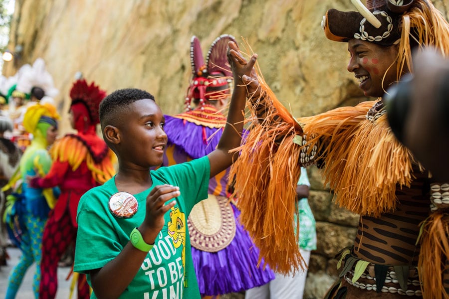 Jermaine Bell meets the cast of Festival of the Lion King at Disney's Animal Kingdom park
