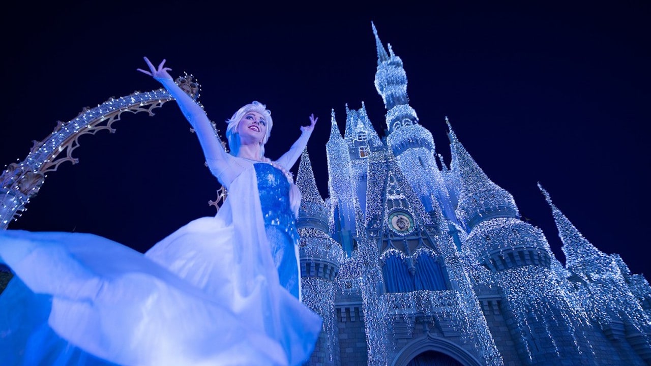 Disneyparkslive Watch The First A Frozen Holiday Wish Castle Lighting Of The Season Tonight At 6 10 P M Edt Disney Parks Blog