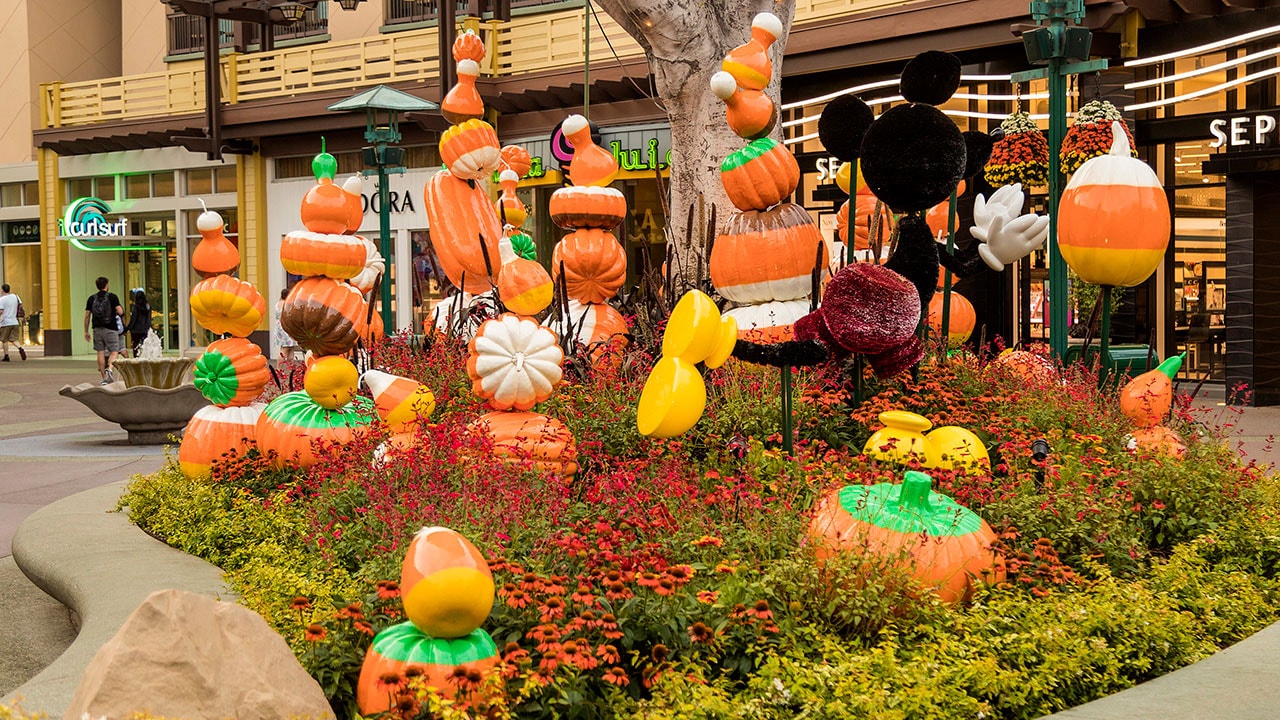 Enjoy Halloween Delights In Downtown Disney District At Disneyland Resort Disney Parks Blog