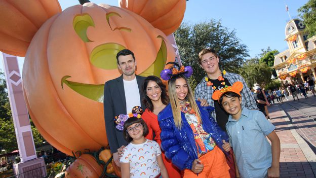 Cast Of Disney Channel S Gabby Duran The Unsittables Celebrate Show Premiere During Halloween Time At Disneyland Resort Disney Parks Blog