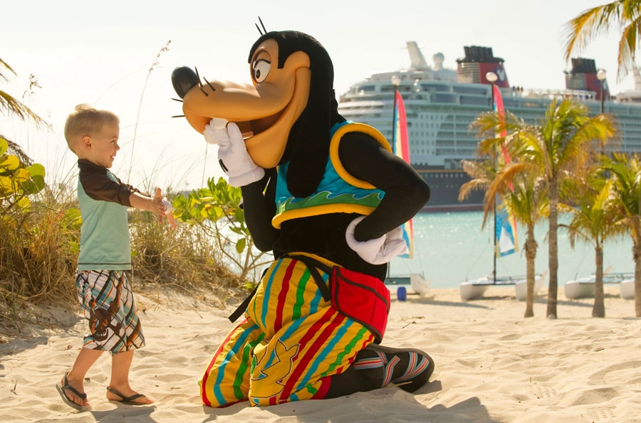 Young guest meets Goofy at Castaway Cay 