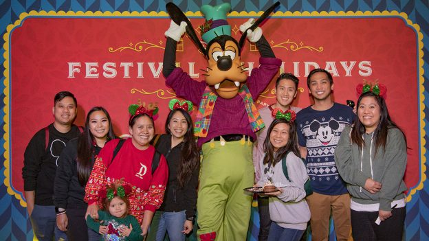 Disney Parks Blog Readers pose with Goofy at the Holiday 2019 Meet-Up at Disney California Adventure Park