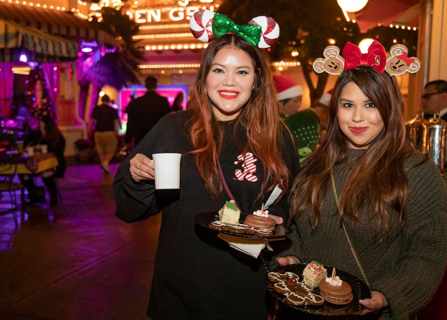 Guests at the Disney Parks Blog Holiday 2019 Meet-Up  were treated to favorite holiday desserts, including Hot Cocoa Marshmallow Macarons, Churros Yule Logs and Mickey Gingerbread Men