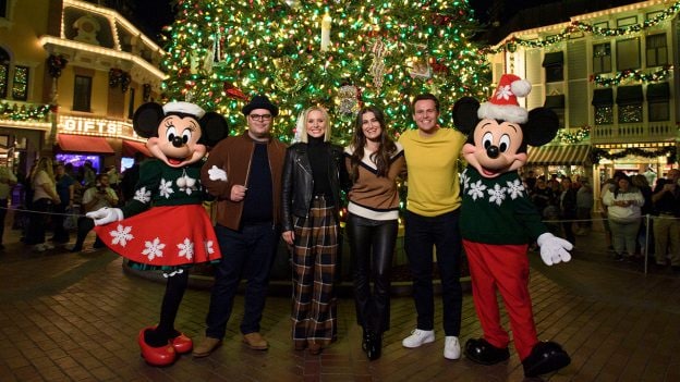 Kristen Bell, Idina Menzel, Jonathan Groff and Josh Gad pose with Mickey and Minnie Mouse at Disneyland park