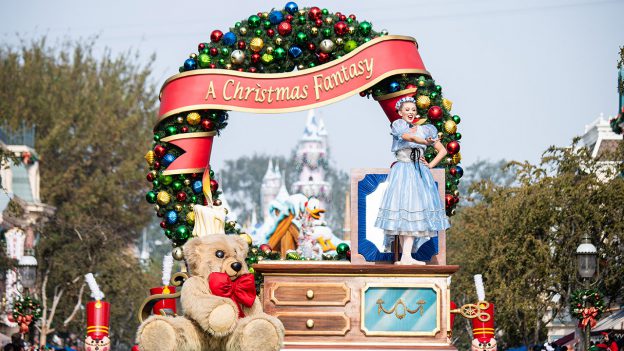 “A Christmas Fantasy” parade