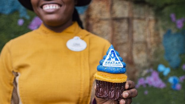 Cupcake in honor of 10-year Anniversary of 'Avatar'