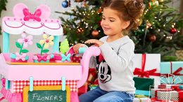 ‘Tis the Season for Holiday Gifts and Experiences