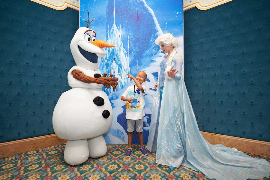 Yuanbao With Olaf and Elsa