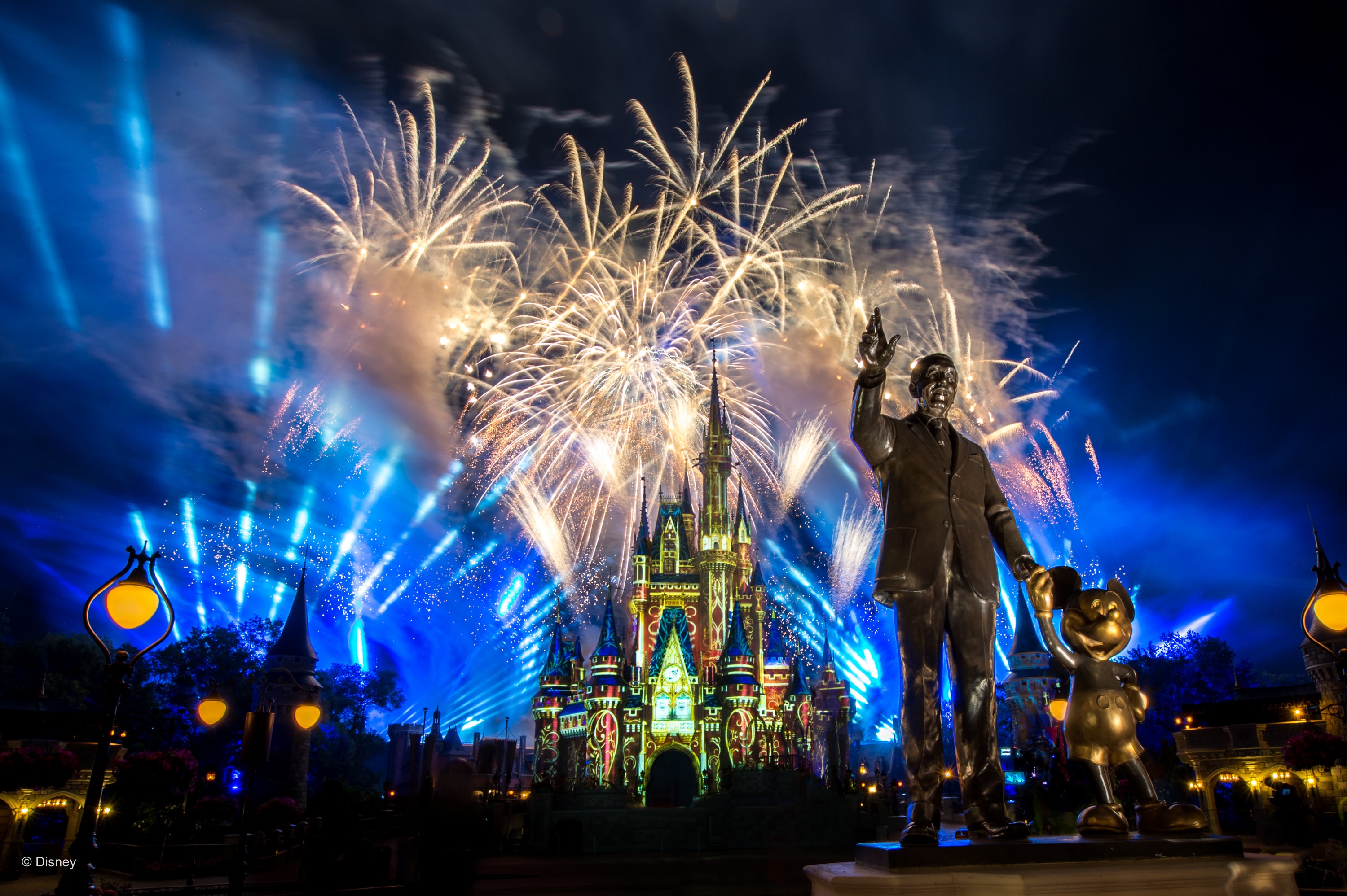 Fan 3D Printed Cinderella Castle to Watch Happily Ever After! Inside