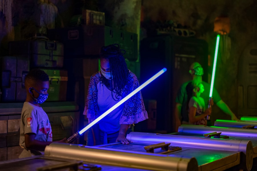 Savi’s Workshop – Handbuilt Lightsabers in Star Wars: Galaxy’s Edge at Disney’s Hollywood Studios