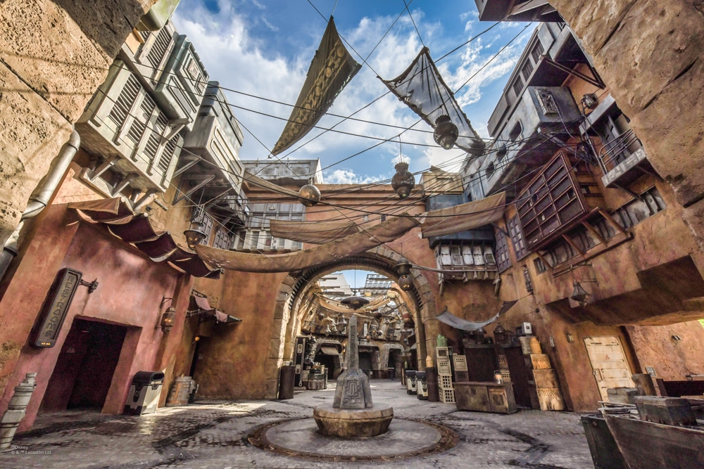 Join Forces with Disney PhotoPass Service to Capture Out-of-this-world Photos in Star Wars: Galaxy’s Edge 