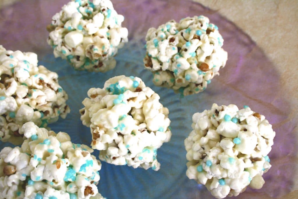 Frozen Popcorn Snowballs ﻿