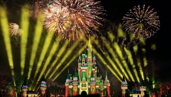 'Minnie’s Wonderful Christmastime Fireworks' at Magic Kingdom Park