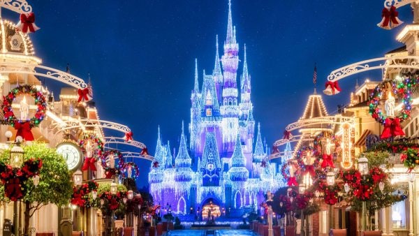 #DisneyMagicMoments: Go Behind the Magic of Holidays at Disney Parks ...