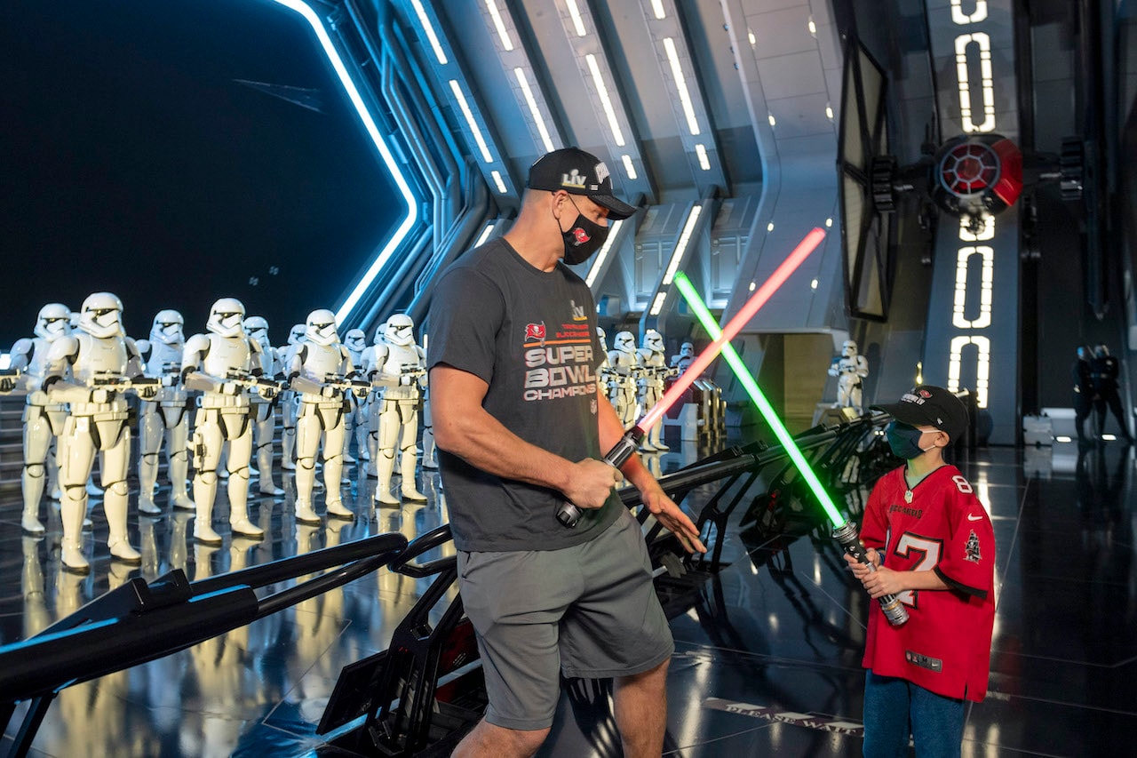 Tampa Bay Buccaneers tight end Rob Gronkowski experiences Star Wars: Rise of the Resistance with his nephew, Jayce Gronkowski