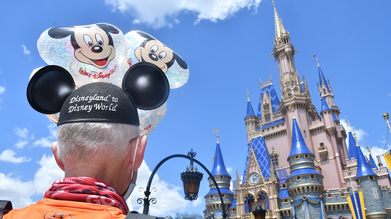Disney Cast Members Surprise Runner After Amazing 2 761 Mile Long Journey From Disneyland To Walt Disney World Resort Disney Parks Blog