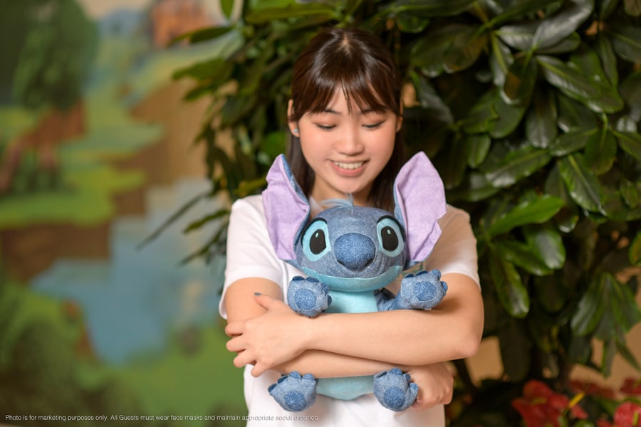 Disney's Stitch 'falls' in solidarity with little girl running to