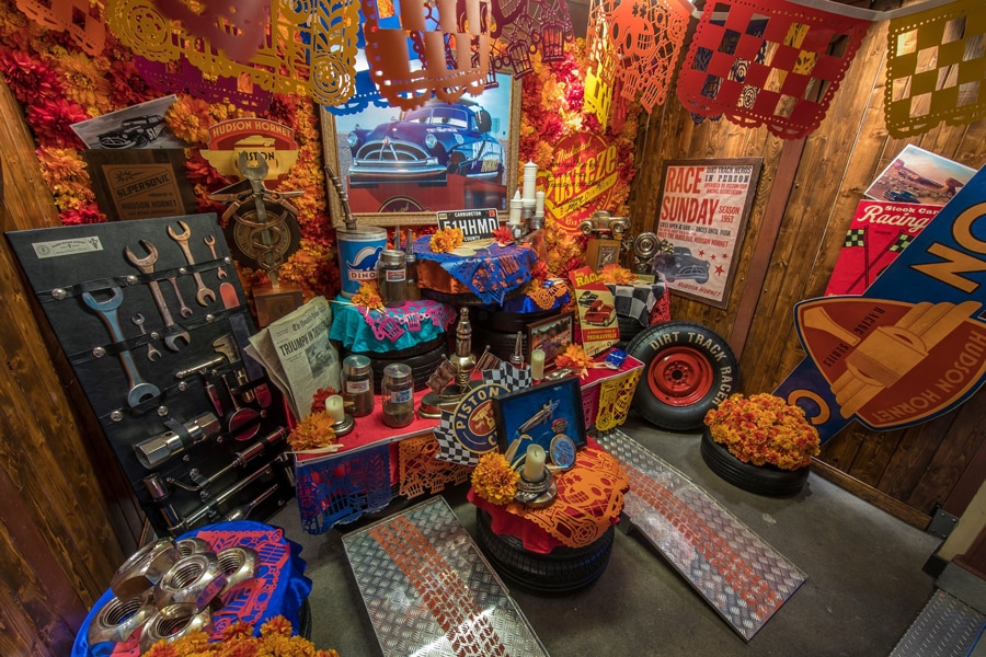 Tribute to Día de los Muertos at Ramone’s House of Body Art in Cars Land