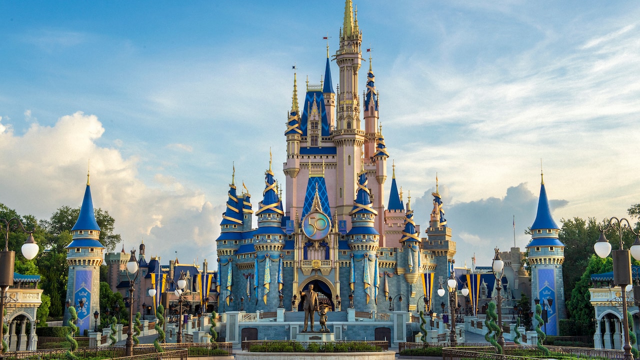 Disney Parks  WDW Magic Kingdom Castle Key **Free Shipping** 