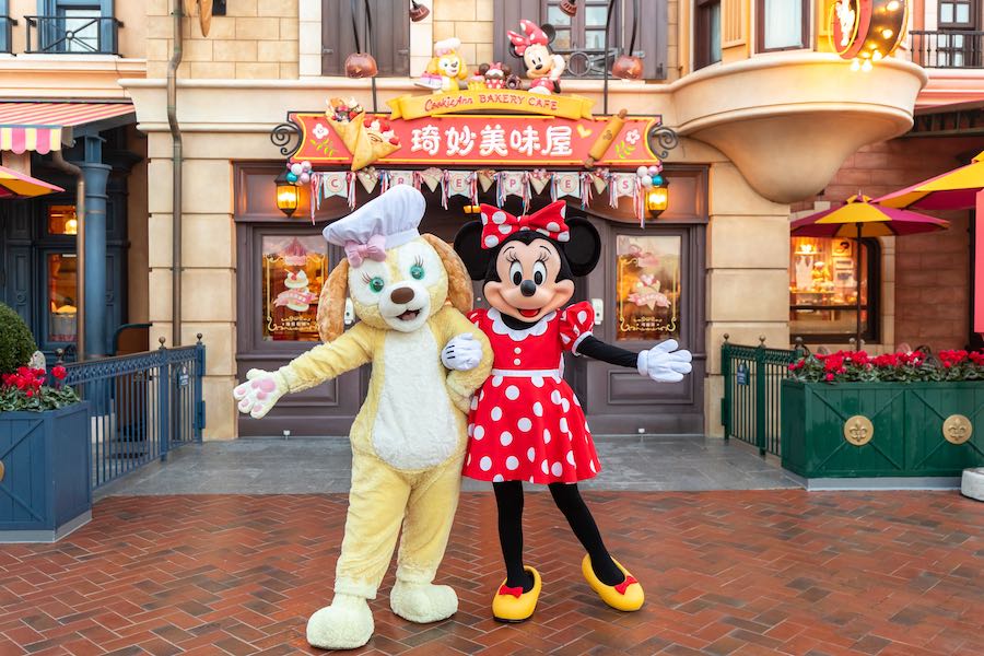Minnie Mouse and CookieAnn at CookieAnn Bakery Café at Shanghai Disneyland