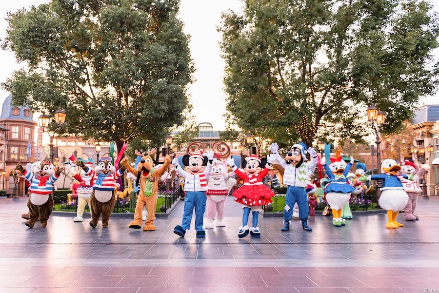 “Happy Holidays, Mickey!” at Shanghai Disney Resort