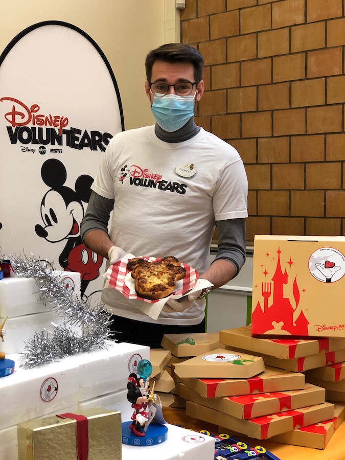 Disneyland Paris cast members and VoluntEARS distributed 145,000 pizzas to a local food bank