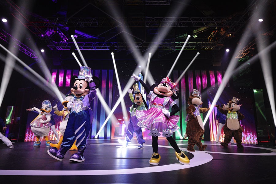 Disneyland Paris Cast Members Enjoy First Look at 30th Anniversary Festivities