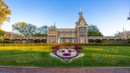 A flower display of Minnie Mouse in front of the Disneyland Railroad station at the Disneyland Park entrance