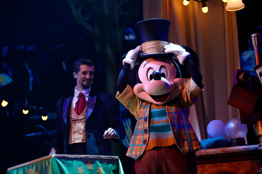 The Enchanting Tale of Mickey and the Magician scene