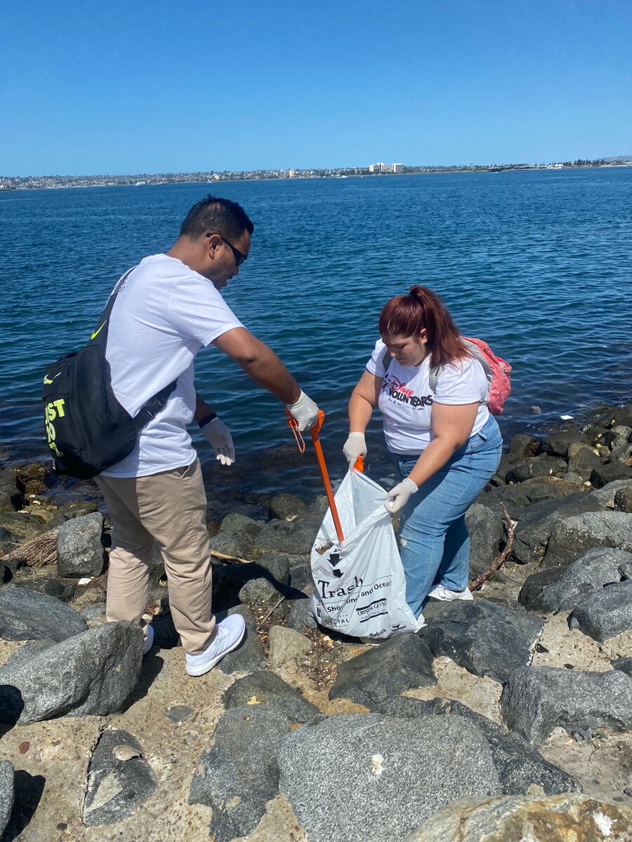 Crew Members VoluntEARing