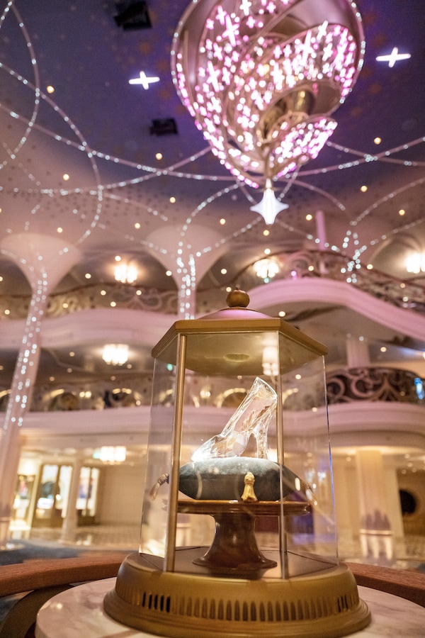 Cinderella glass slipper in Disney Wish