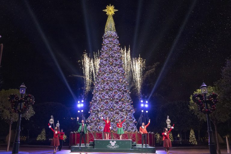 “A Disney Christmas” Returns to Hong Kong Disneyland Resort Disney