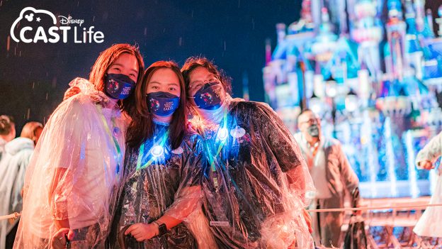 Disney Cast Life - cast members at Hong Kong Disneyland enjoy a special preview of "Momentous"