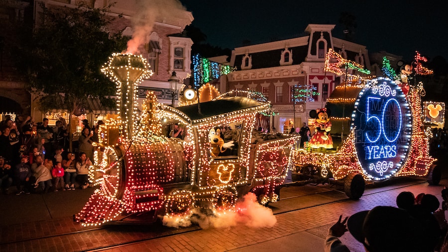 Catch 'Disneyland Forever' Fireworks, 'Main Street Electrical Parade' Before their Limited-Time Runs End Sept. 1 | Disney Parks Blog