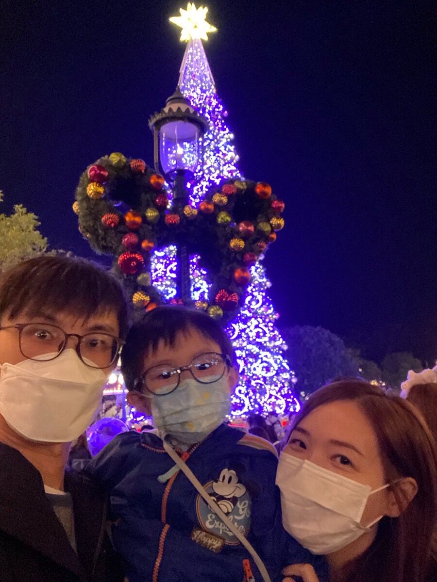 Kingsley with wife and child