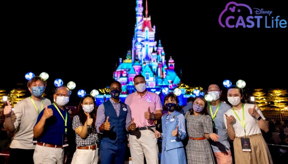Ambassador Alumni in front of castle
