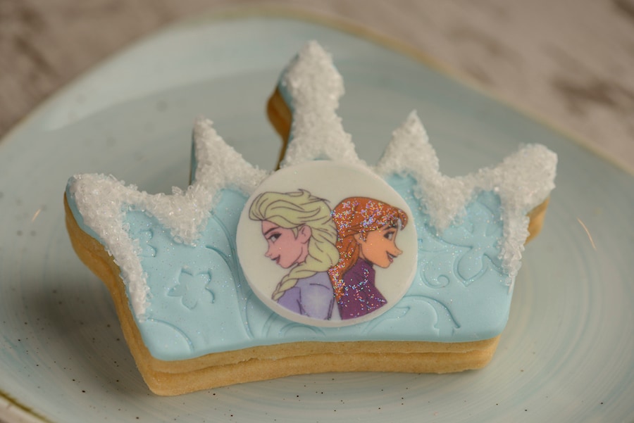 Anna & Elsa Cookie: Sugar cookies with chocolate ganache