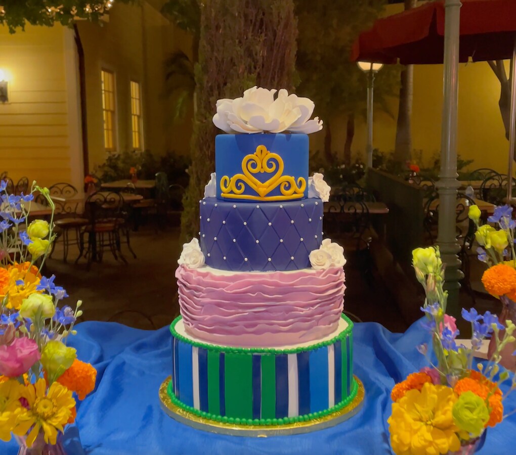 A cake for HOLA, a Disney Business Employee Resource Group for Hispanic and Latin cast members