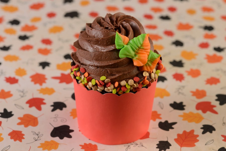 Falling for Plant-based: Cupcake with chocolate buttercream and autumn quins