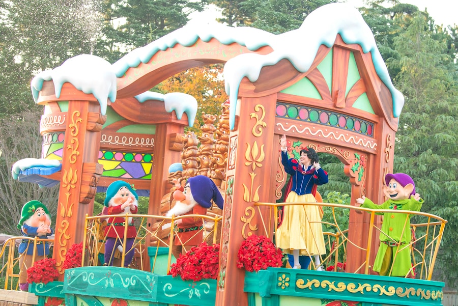 Snow White in “Disney Christmas Stories"