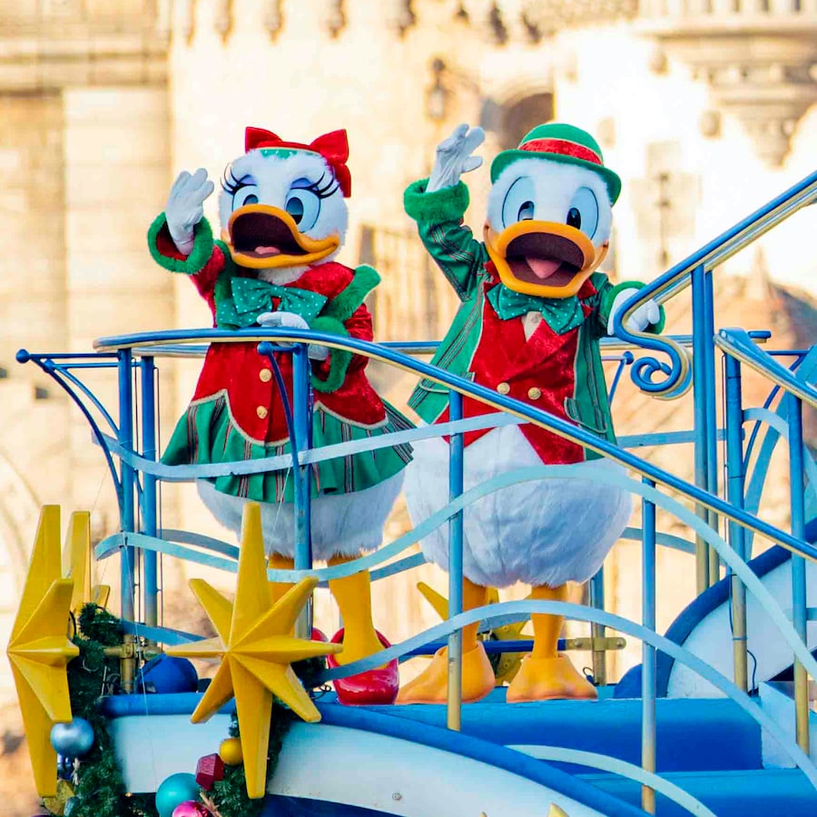 Daisy Duck and Donald Duck in “Disney Christmas Greeting”