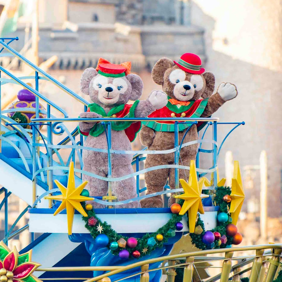 Duffy and friends in “Disney Christmas Greeting”