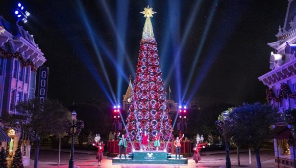 Hong Kong Disneyland Holiday Tree Lighting Ceremony with Mickey and Friends Featured Image