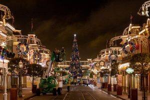 8 Festive Facts You Need To Know About Holiday Décor At Walt Disney 