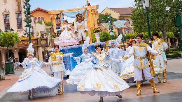 Disney Winter Magic Cavalcade at Shanghai Disney Resort