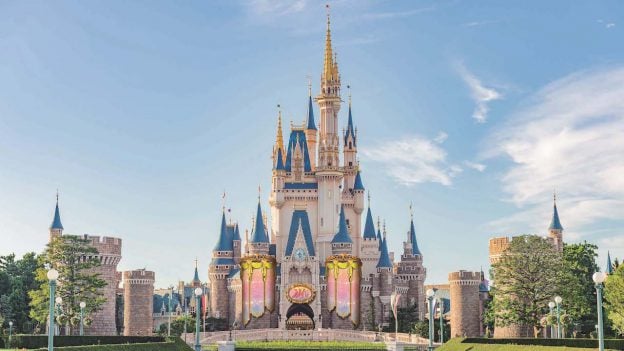 Decoración para la celebración del 40.º aniversario de Tokyo Disney Resort