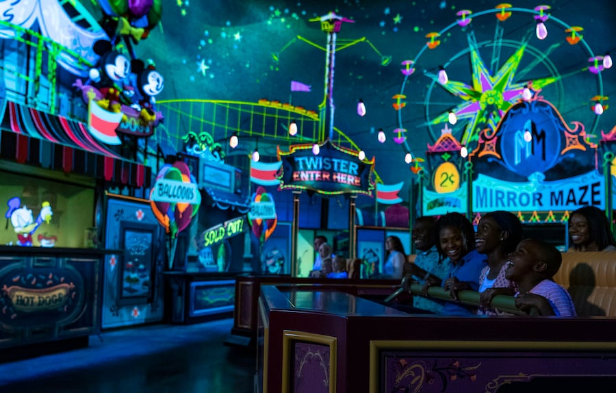 “Mickey & Minnie’s Runaway Railway” Usará Fila Virtual na Disneyland